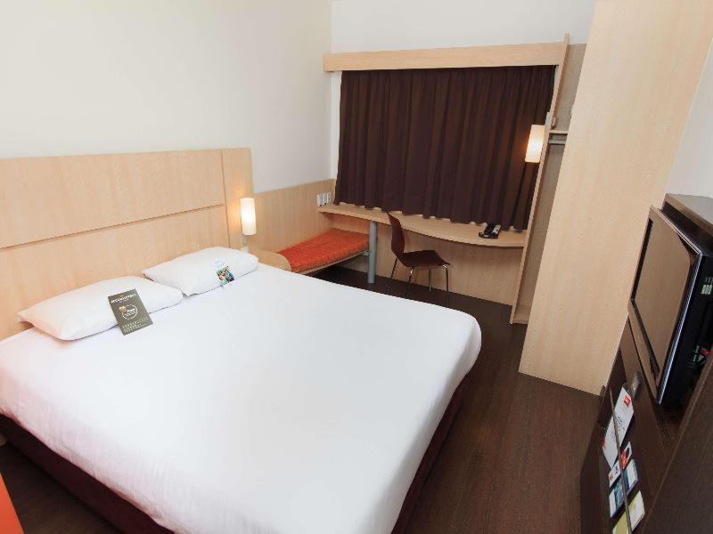ibis Medellin image