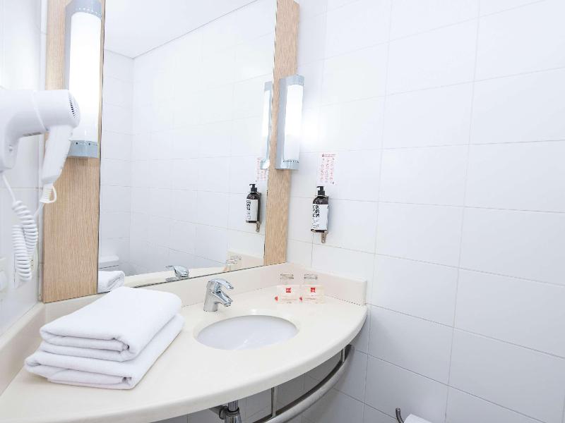 ibis Medellin image