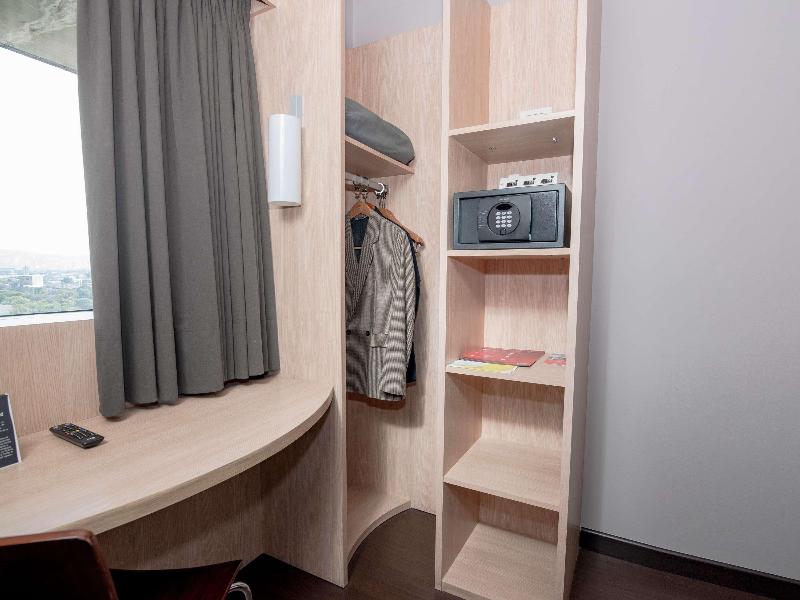 ibis Medellin image