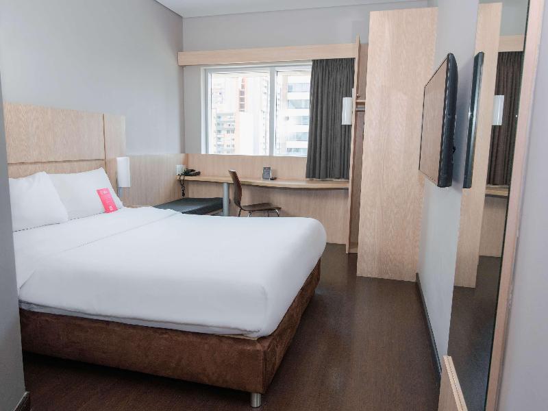 ibis Medellin image