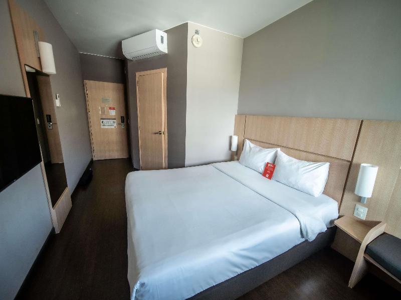 ibis Medellin image