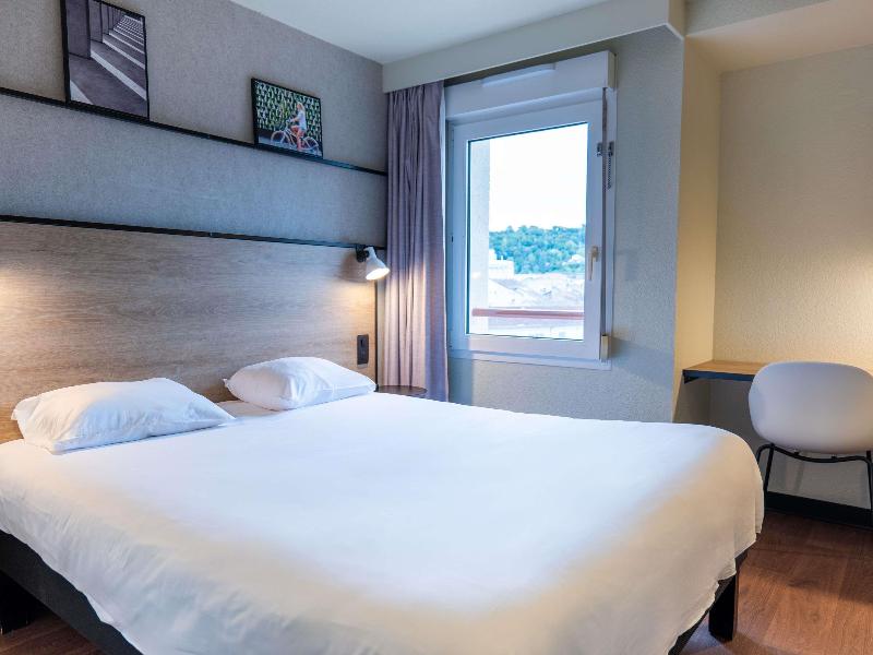 ibis Agen Centre image