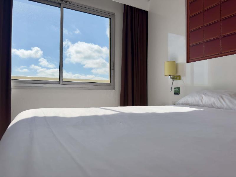 ibis Styles Bordeaux Saint Medard image