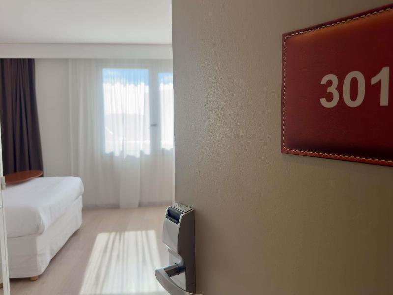 ibis Styles Bordeaux Saint Medard image