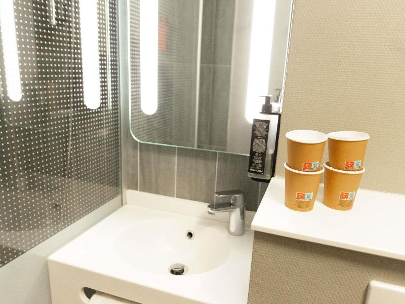 ibis Narbonne image