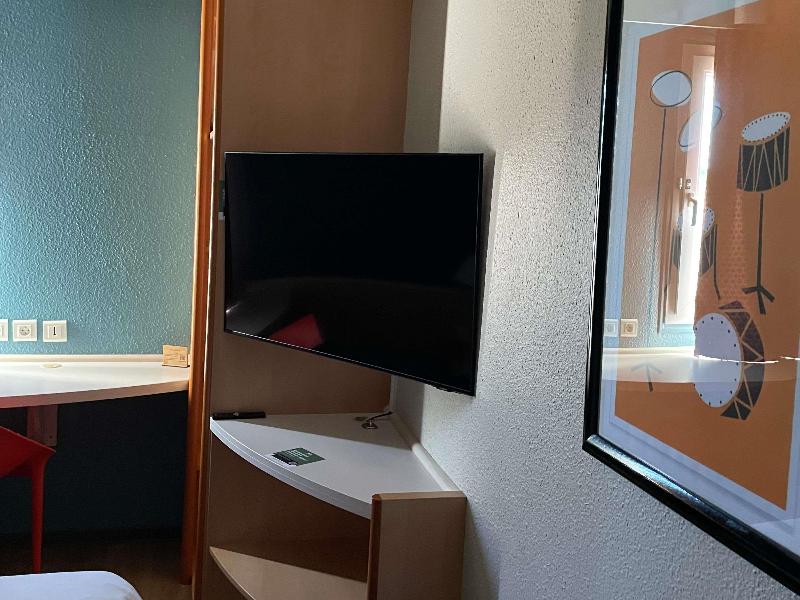 ibis Narbonne image