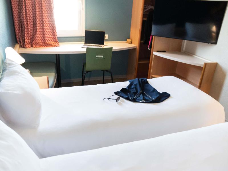 ibis Narbonne image