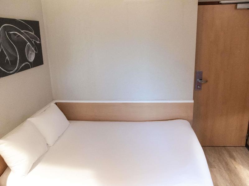 ibis Narbonne image