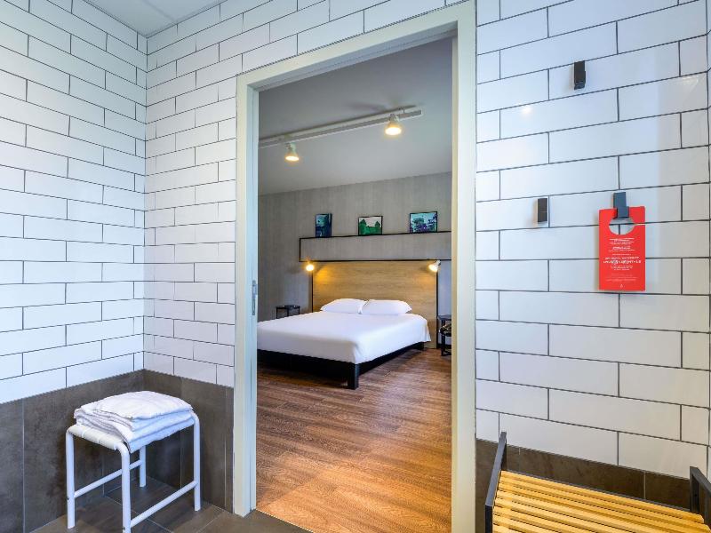 ibis Falaise Coeur de Normandie image