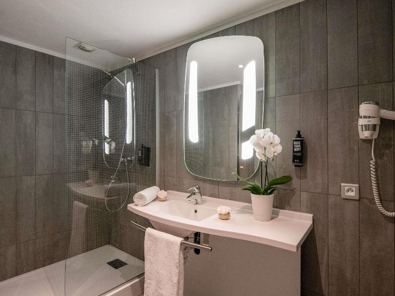 ibis Cannes Plage La Bocca image