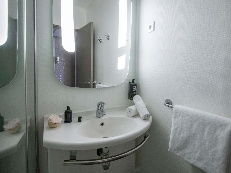 ibis Cannes Plage La Bocca image