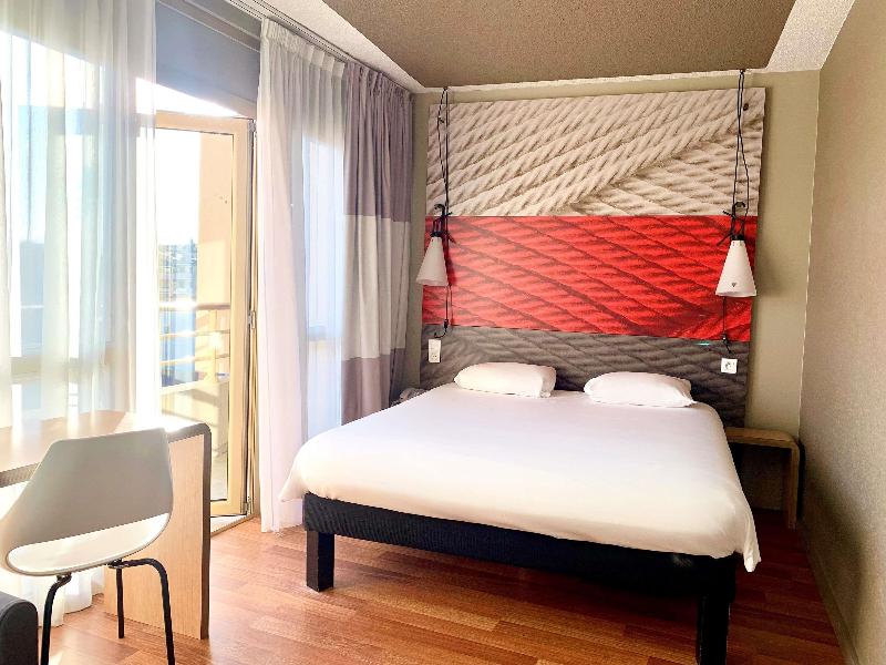 ibis Cannes Plage La Bocca image