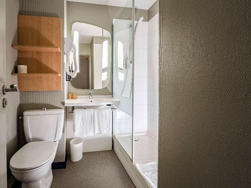 ibis Montargis image