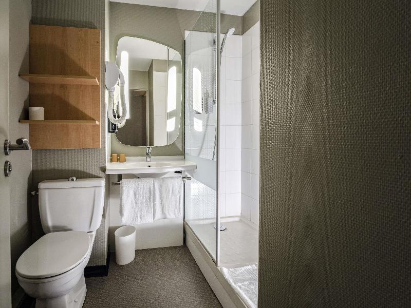 ibis Montargis image