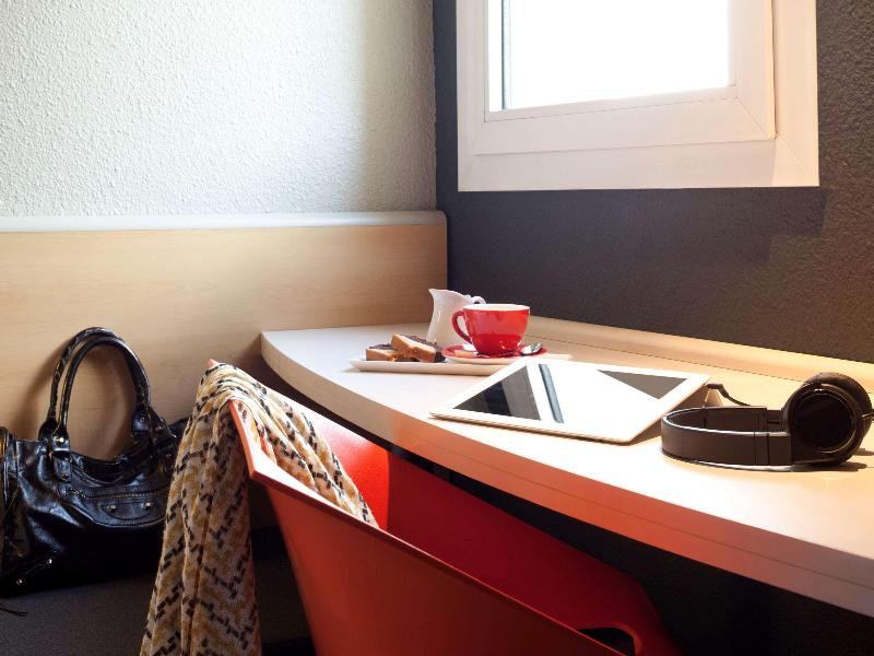 ibis Pau Lescar image