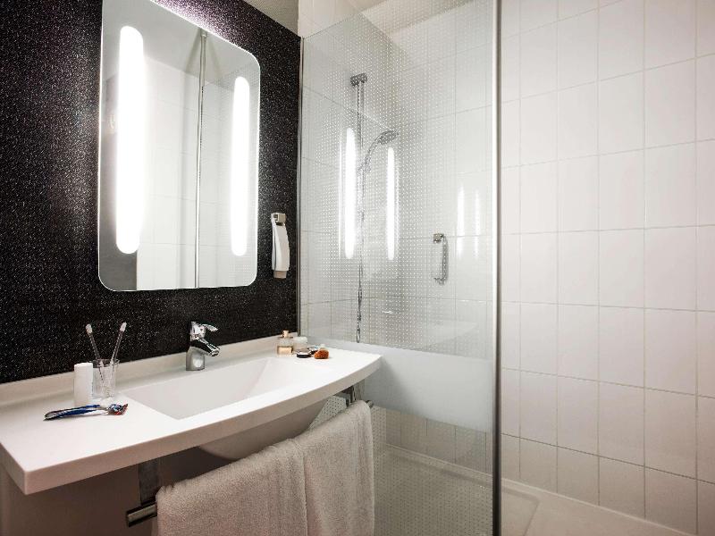ibis Pau Lescar image