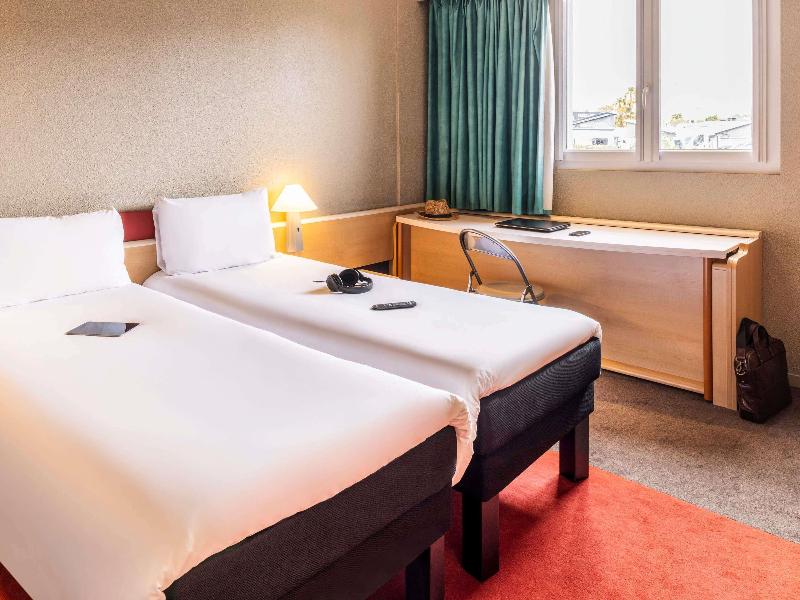 ibis Tarbes Odos image