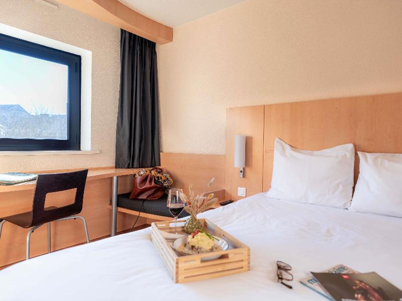 ibis Lille Centre Gares image