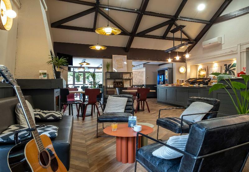 B&B HOTEL Niort Sud Venise Verte image