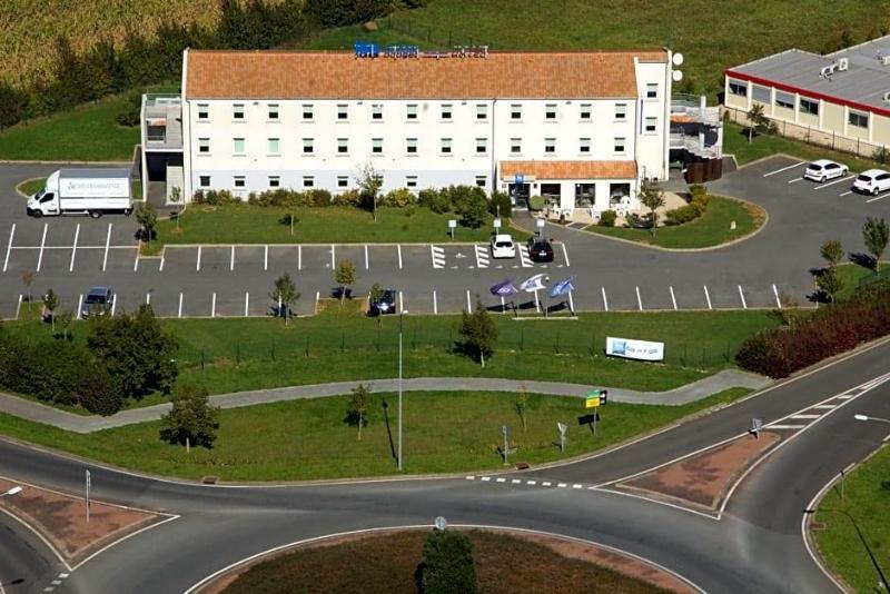 ibis budget Niort Est La Creche image