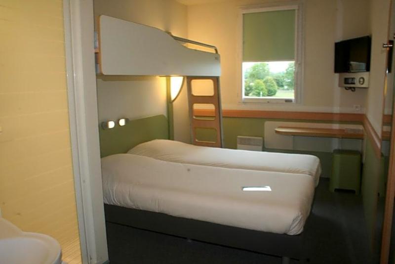 ibis budget Niort Est La Creche image