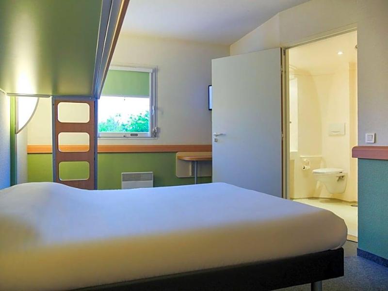 ibis budget Niort Est La Creche image