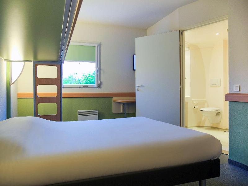ibis budget Niort Est La Creche image