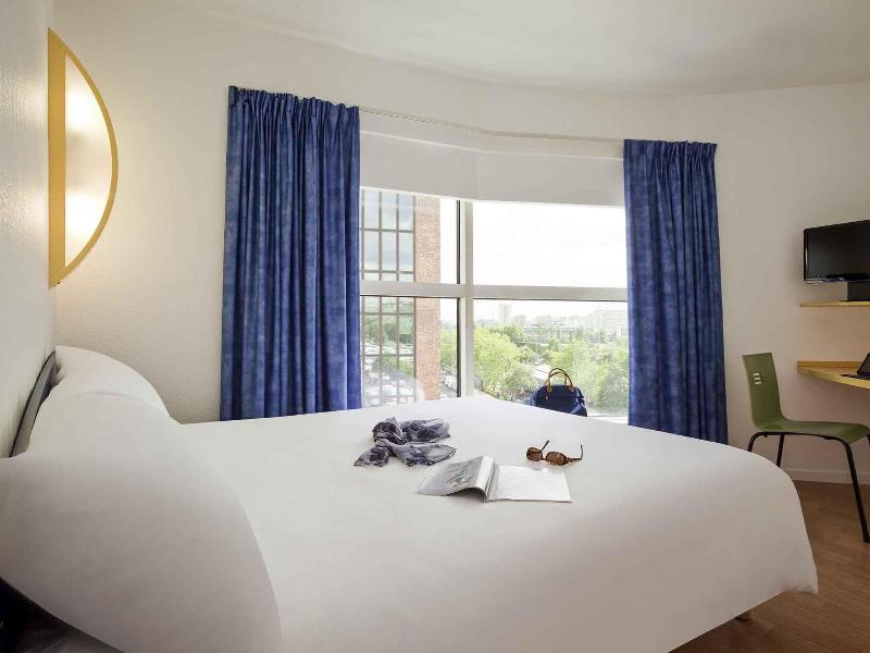 Ibis Budget Paris Porte de Montreuil image