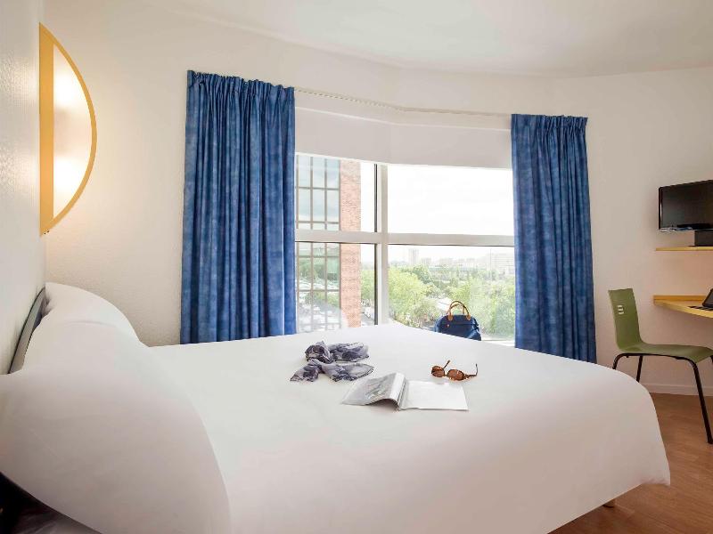 Ibis Budget Paris Porte de Montreuil image