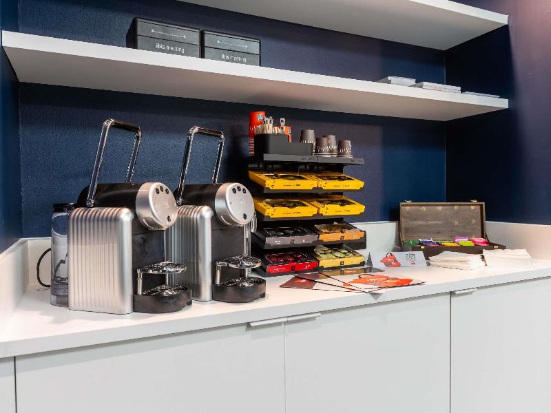 ibis Lyon Est Bron image