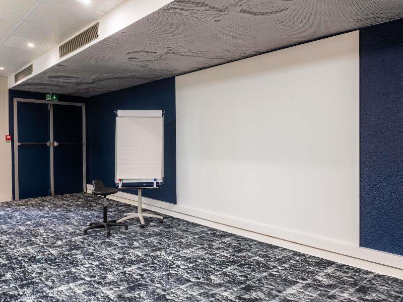 ibis Lyon Est Bron image