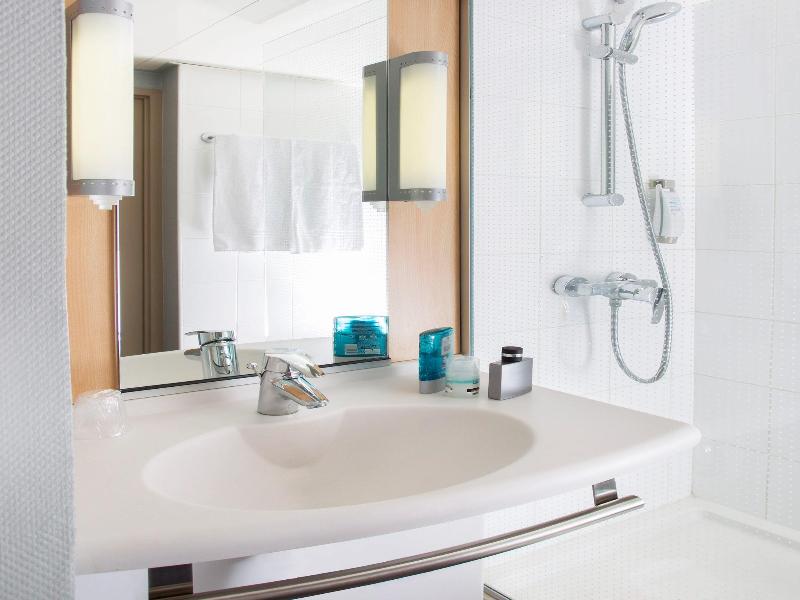 ibis Styles Lyon Gerland Musee des Confluences image