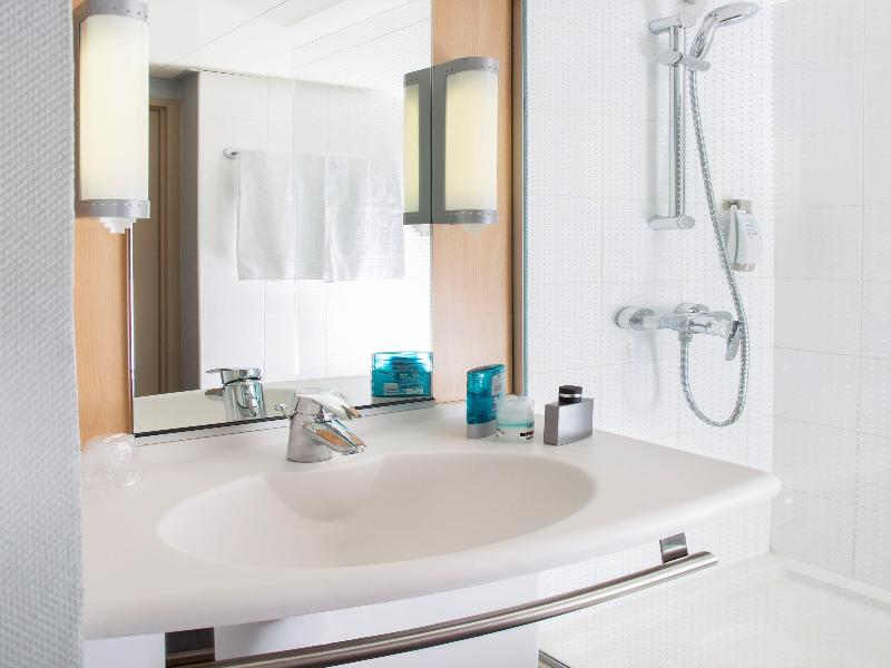 ibis Styles Lyon Gerland Musee des Confluences image