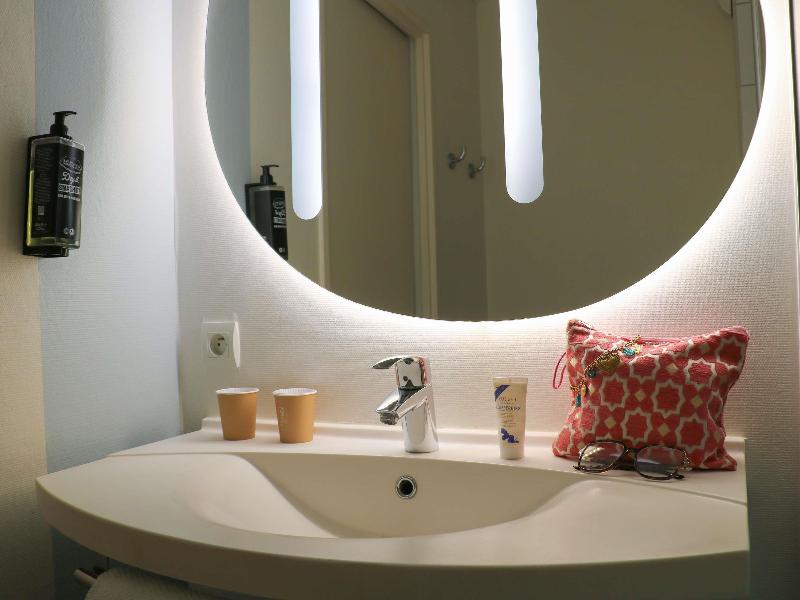 ibis budget Montpellier Sud Près d'Arènes image