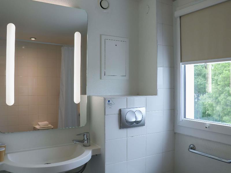 ibis budget Montpellier Sud Près d'Arènes image