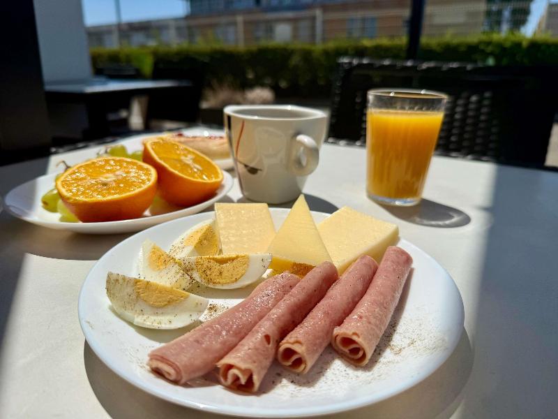 ibis budget Marseille Vitrolles image