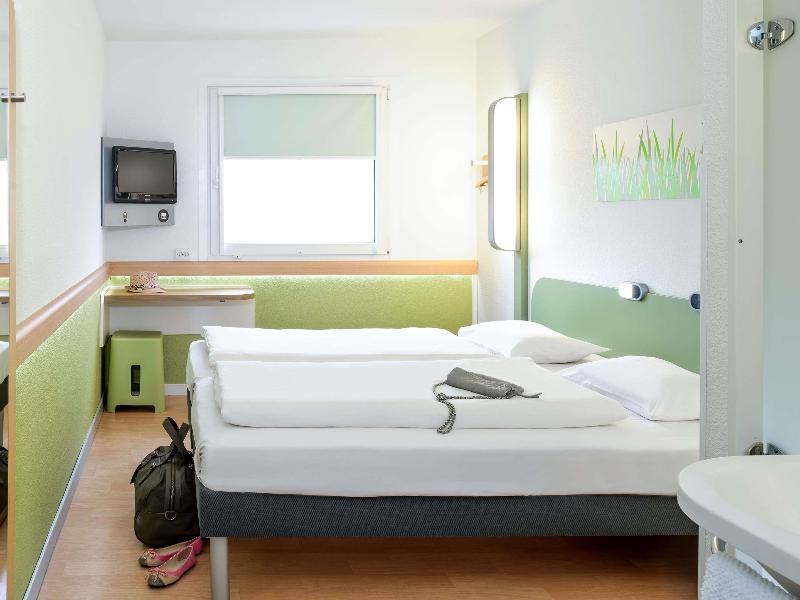 ibis budget Marseille Vitrolles image