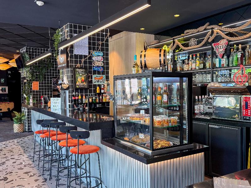 ibis Martigues image