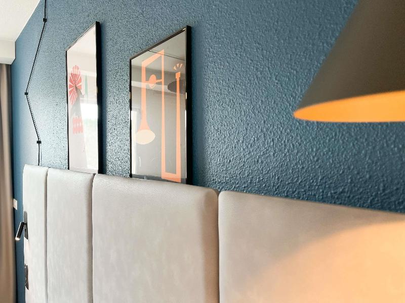 ibis Martigues image