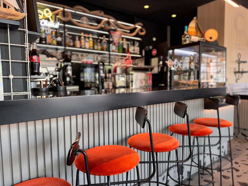 ibis Martigues image