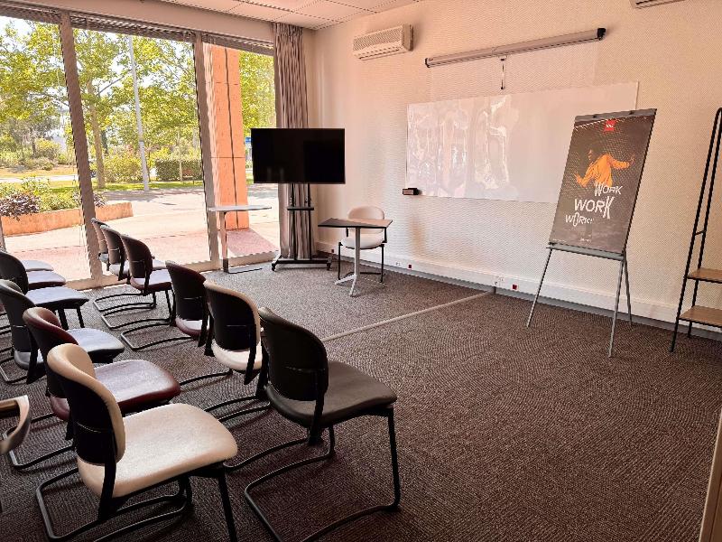 ibis Martigues image