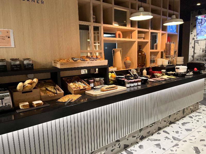 ibis Martigues image