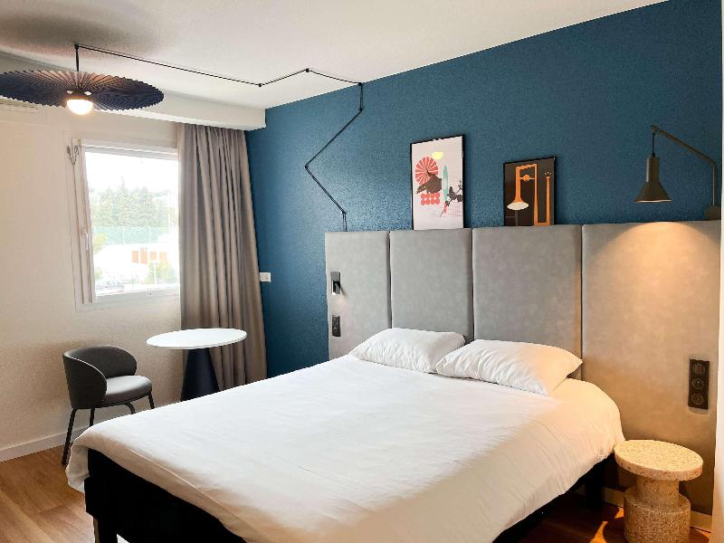 ibis Martigues image