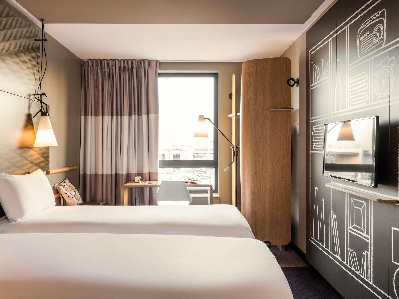 ibis Paris Coeur d'Orly Airport image