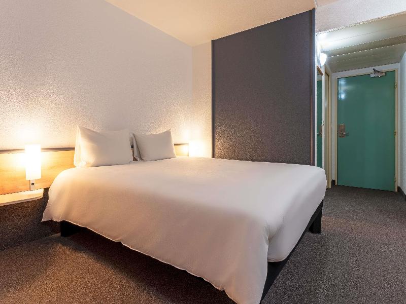 ibis Paris Pantin Eglise image