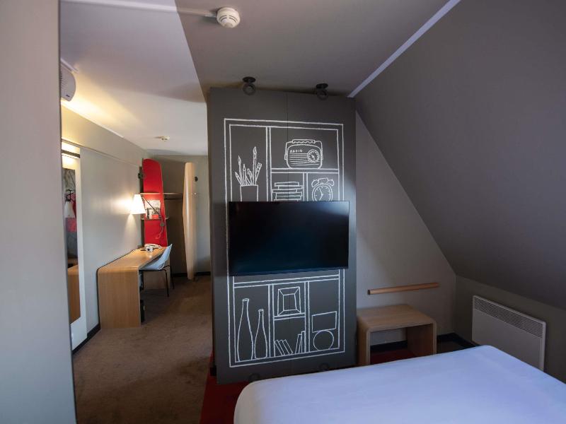 ibis Paris Canal Saint-Martin image