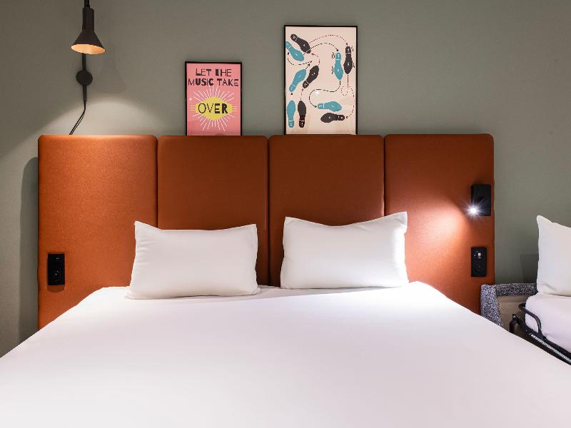 ibis Paris Canal Saint-Martin image