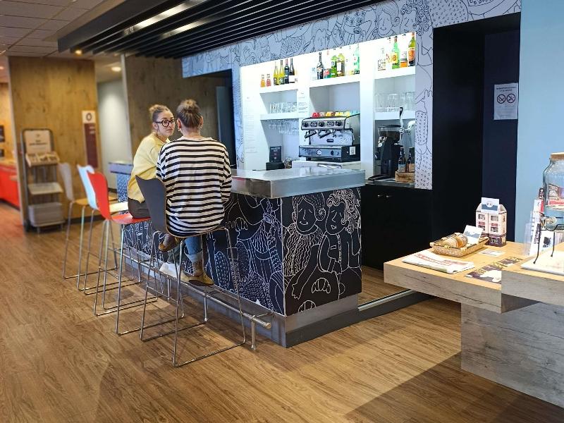 ibis Aurillac image