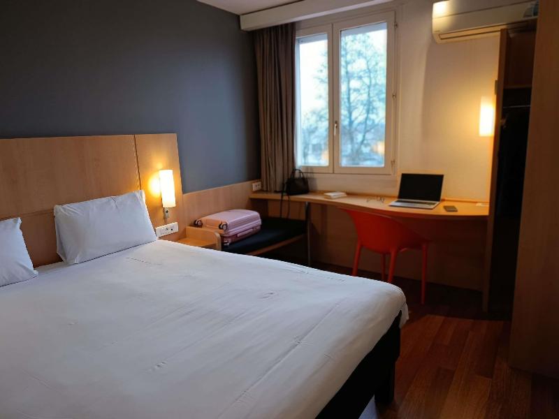 ibis Aurillac image