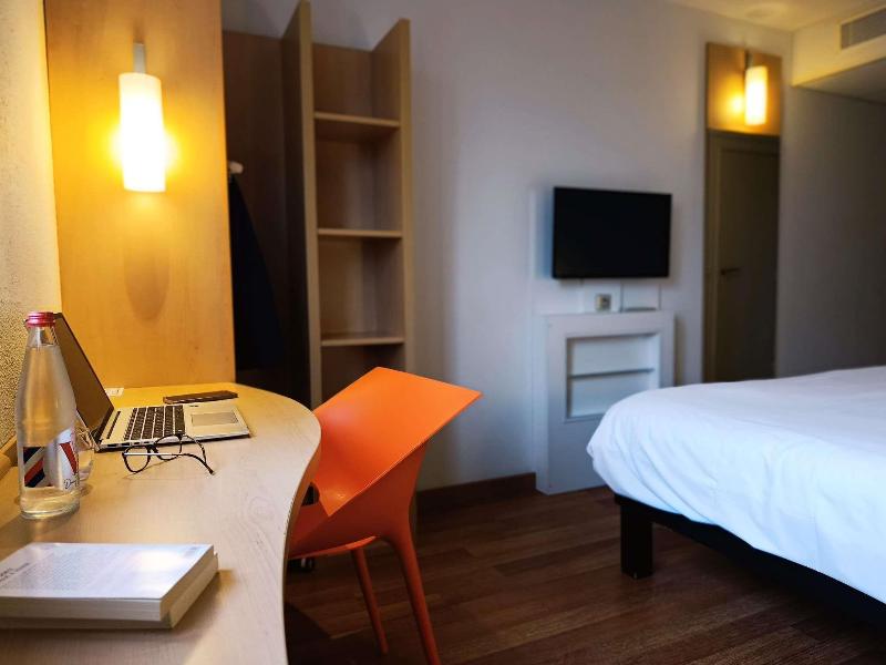 ibis Aurillac image